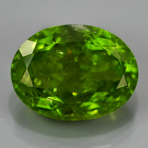 Перидот 10,67 карат