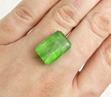 Крупный перидот 23,73 карат 