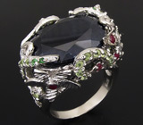 Крупное кольцо с темно-синим и пурпурными сапфирами, цаворитами и перидотами Серебро 925