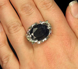 Крупное кольцо с темно-синим и пурпурными сапфирами, цаворитами и перидотами Серебро 925