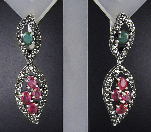 Серьги с сапфирами, изумрудами и марказитами