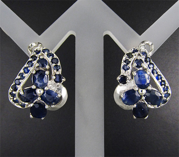 Замечательные серьги с синими сапфирами