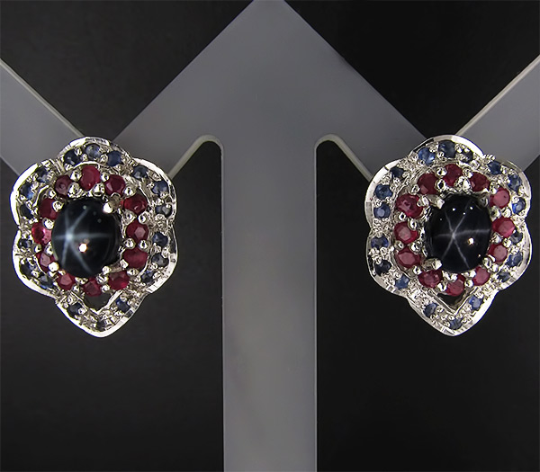 Серьги со звездчатыми, пурпурными и синими сапфирами