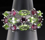 Симпатичное кольцо с перидотами и родолитами Серебро 925