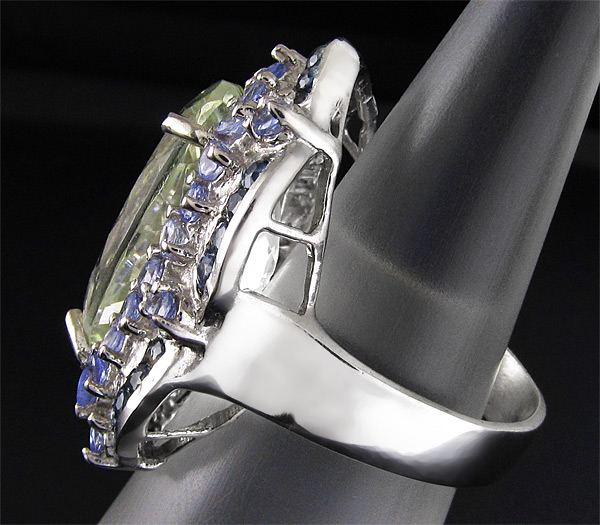 Крупное кольцо с зеленым аметистом, танзанитами и сапфирами Серебро 925