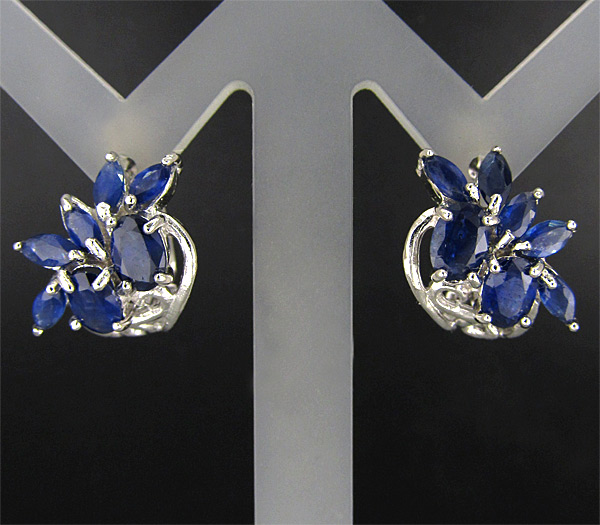 Замечательные серьги с синими сапфирами