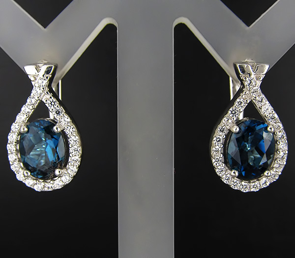 Симпатичные серьги с топазами