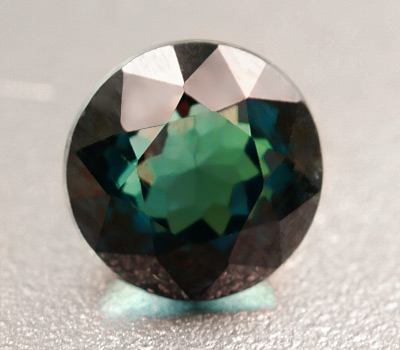 Гранат с александритовым эффектом 0,56 карат