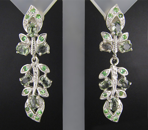 Превосходные серьги с зелеными сапфирами и цаворитами