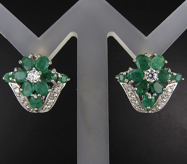 Замечательные серьги с изумрудами