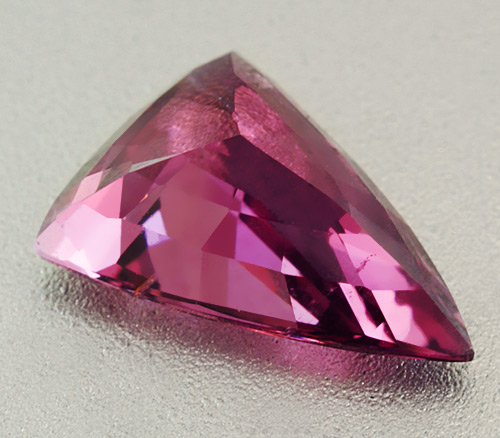 Пурпурно-розовая шпинель 2,17 карат 