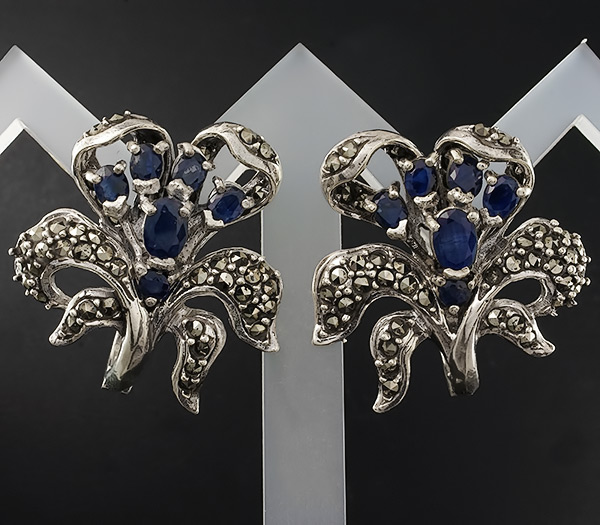 Оригинальные серьги с синими сапфирами и марказитами