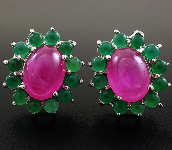 Серьги с розовыми сапфирами и зелеными агатами