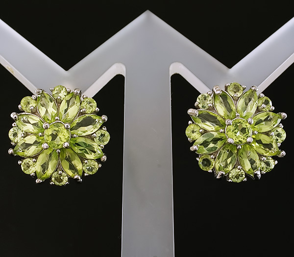 Замечательные серьги с перидотами