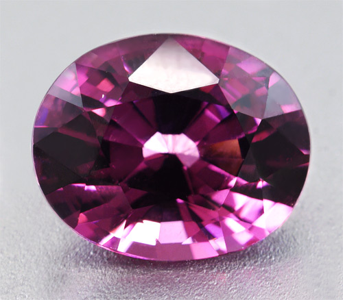 Пурпурно-розовая шпинель 2,5 карат