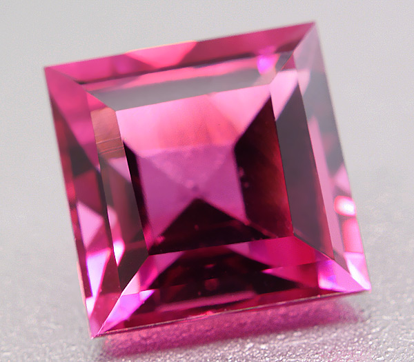 Розовый турмалин 1,76 карат