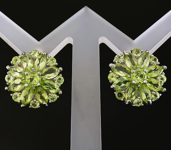 Замечательные серьги с перидотами