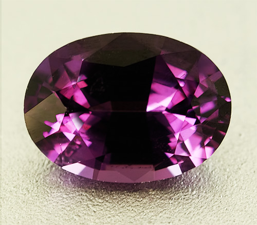 Гранат со сменой цвета 1 карат