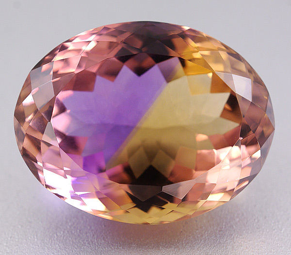 Чистейший аметрин 20,25 карат