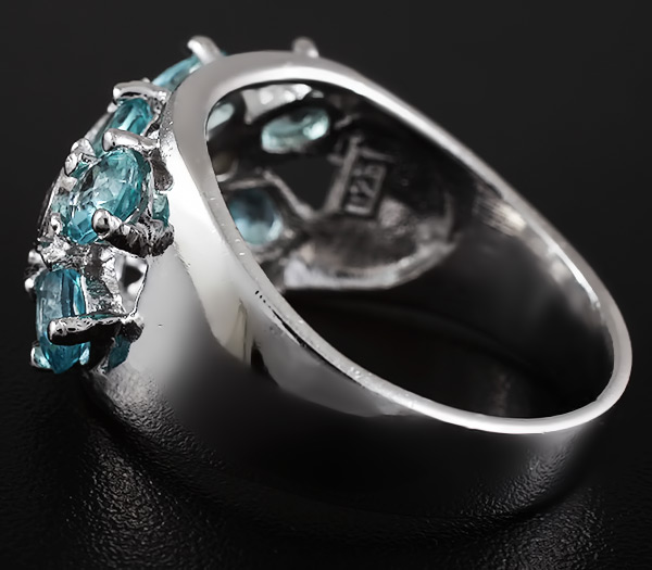 Кольцо с голубыми цирконами Серебро 925