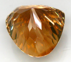 Империал топаз лазерной огранки 13,22 карат 