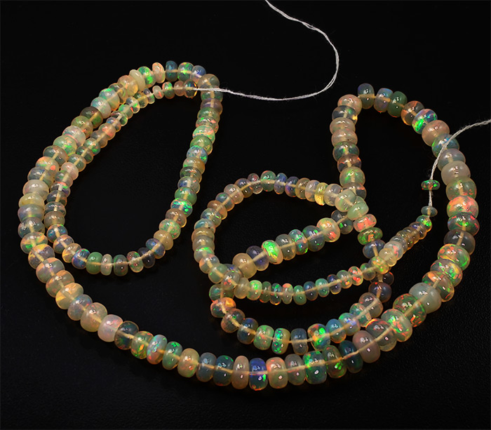 191 эфиопский опал 45+ карат на нити