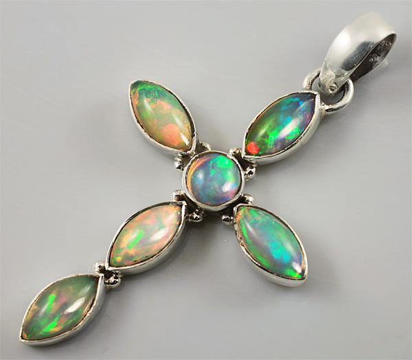 Кулон-крест с эфиопскими опалами