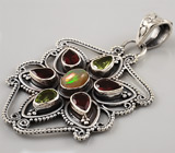 Кулон с эфиопским опалом, гранатами и перидотами Серебро 925