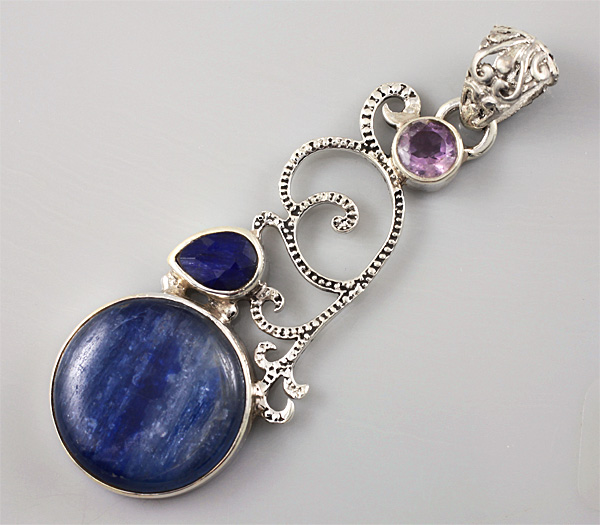 Кулон с кианитом, синим сапфиром и аметистом