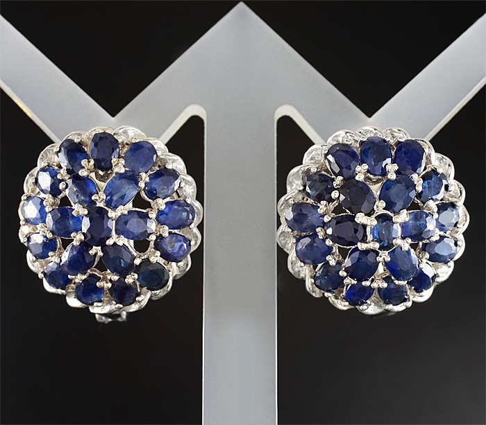 Замечательные cерьги с синими сапфирами