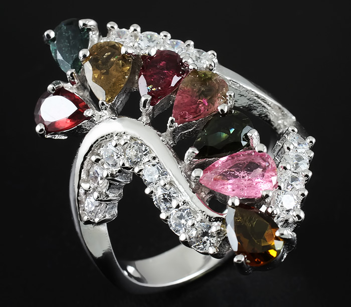 Изысканное кольцо с разноцветными турмалинами