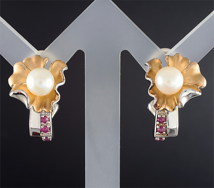 Серьги с жемчугом и пурпурными сапфирами