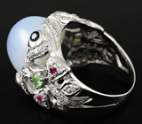 Кольцо с кабошоном халцедона, цаворитами и сапфирами Серебро 925