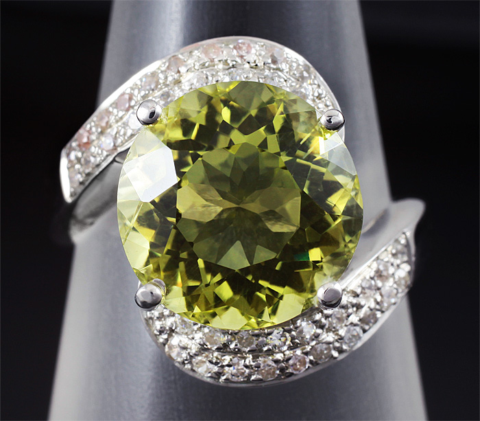 Кольцо с лимонным цитрином эффектной огранки