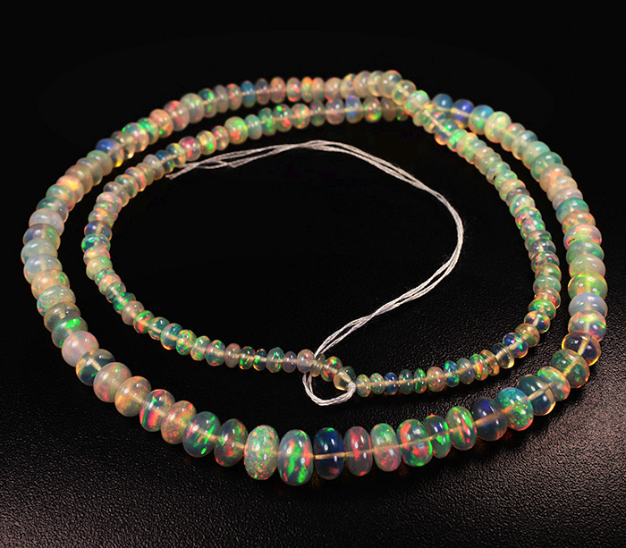 163 эфиопских опала 35 + карат на нити