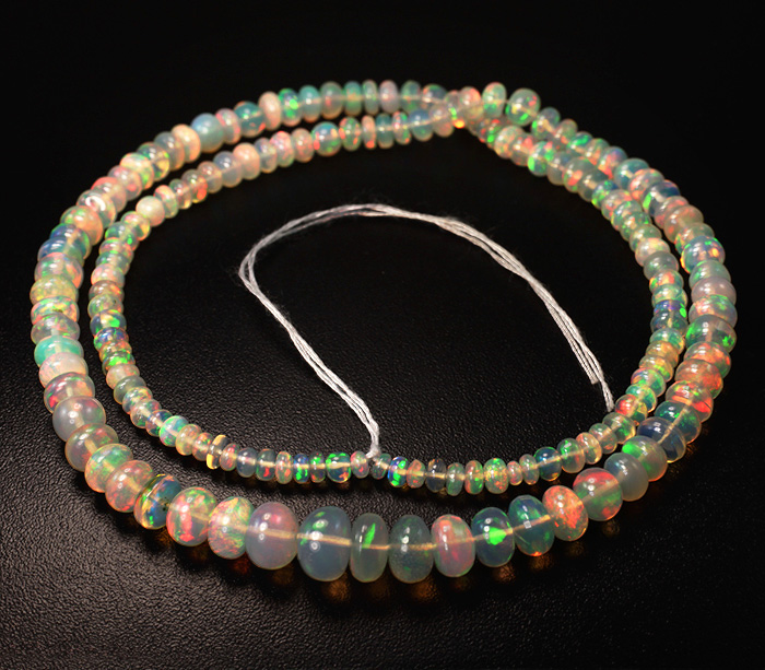 159 эфиопских опалов 35+ карат на нити