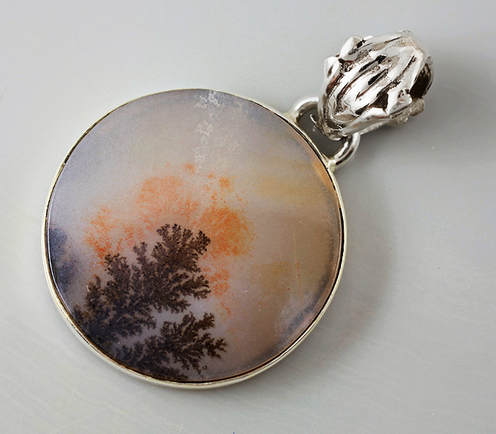 Кулон с дендритическим агатом
