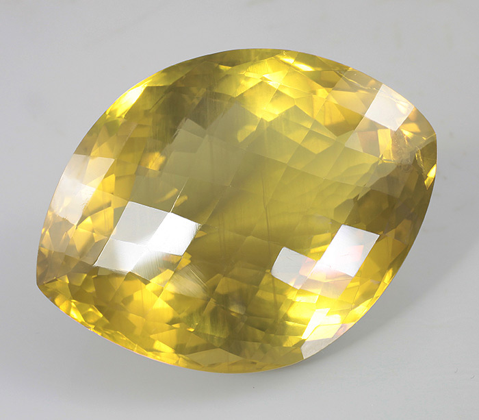 Цитрин с включениями асбеста 119,95 карат