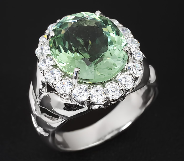 Великолепное кольцо с зеленым аметистом