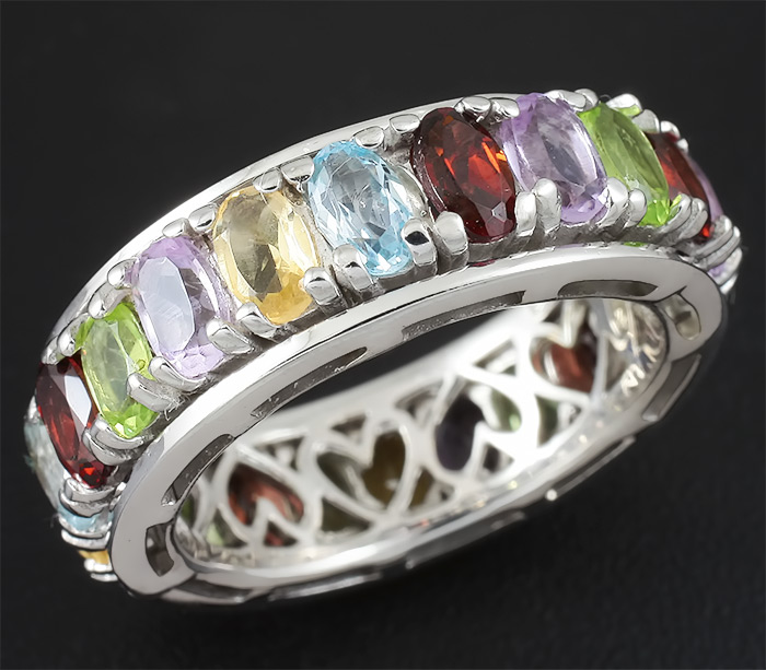Оригинальное кольцо с самоцветами