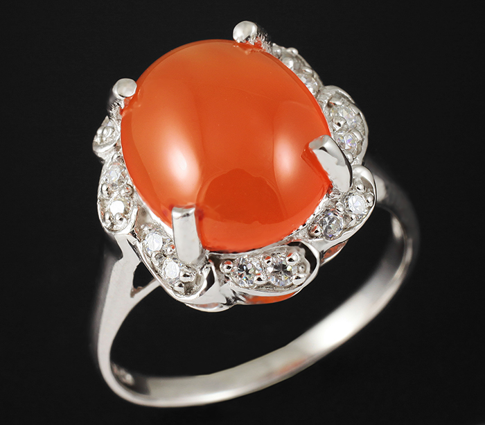 Элегантное кольцо с корнелианом