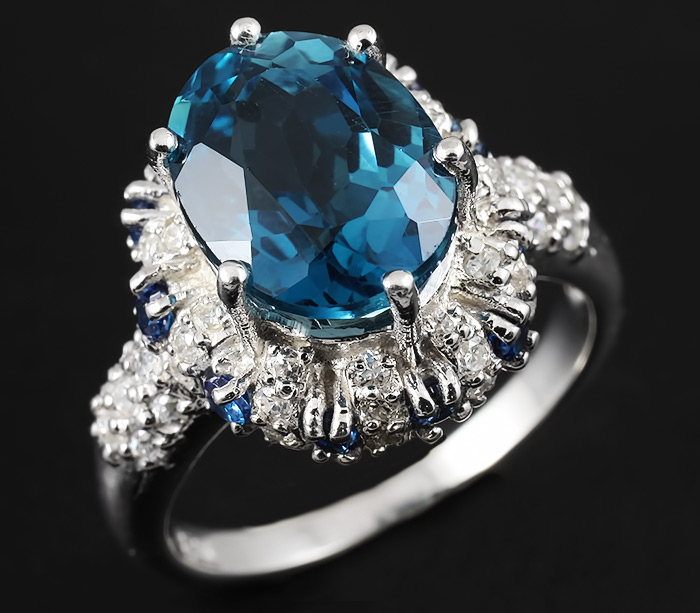 Кольцо с топазом и синими сапфирами