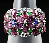 Роскошное кольцо с родолитами, цаворитами и синими сапфирами Серебро 925