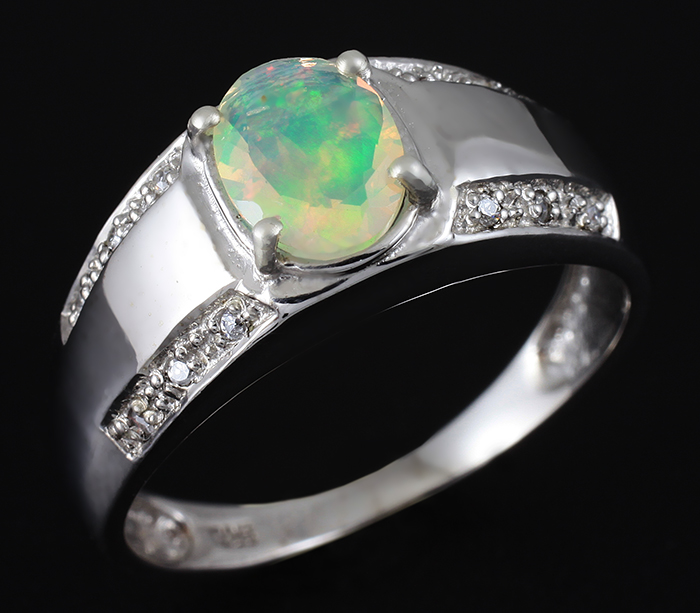 Кольцо с ограненным опалом