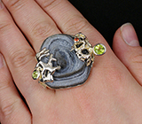 Кольцо с друзой агата, перидотами и сапфиром Серебро 925