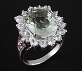 Кольцо с зеленым аметистом, пурпурными сапфирами и бесцветными цирконами Серебро 925