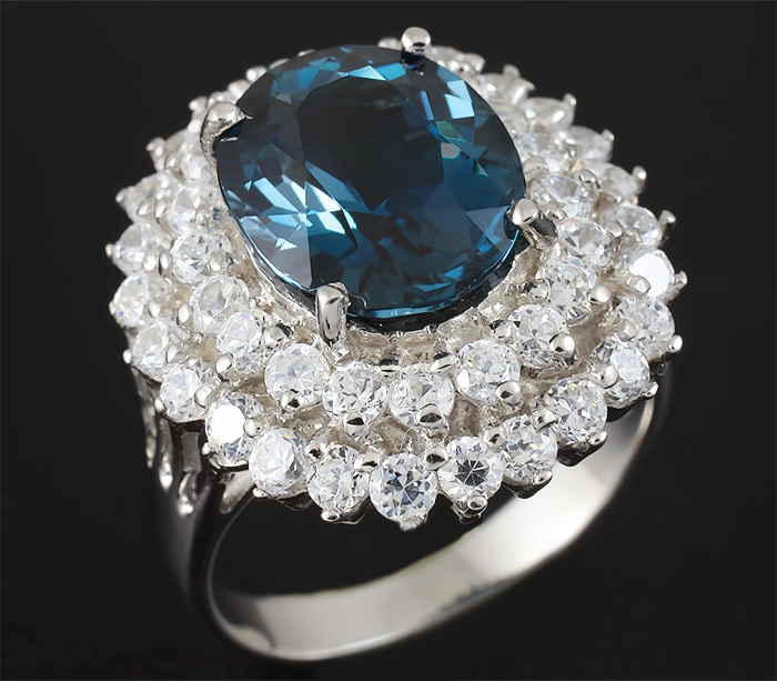 Кольцо с синим топазом