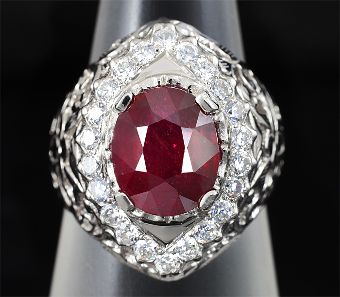 Стильное кольцо с рубином