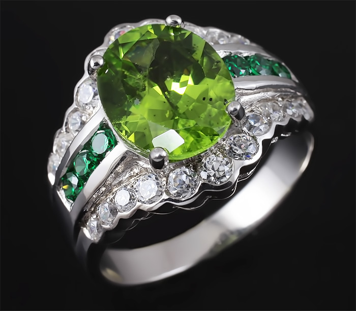 Эффектное кольцо с перидотом