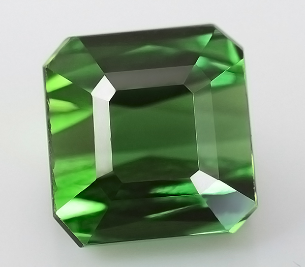 Сочно-зеленый турмалин 1,2 карат